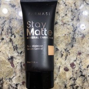 Stay matte FARMASI color natural. Used once!